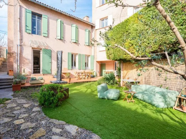 Appartement 3 pièces en rez-de-jardin - Box - Parking privé