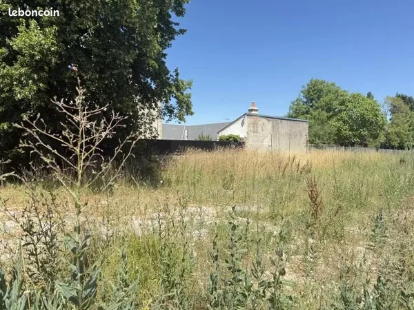 Terrain 703 m² Vitry Aux Loges