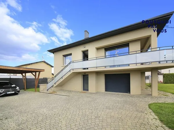 Maison rénovée et son jardin piscinable en plein coeur de Mion