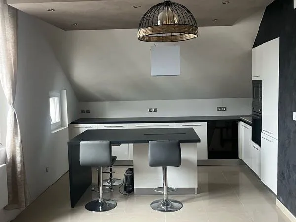 À LOUER - SUPERBE APPARTEMENT MEUBLÉ 50 m² - PLEIN CENTRE PONTARLIER