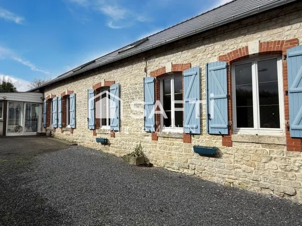 Maison en pierre offrant le confort de plain-pied.