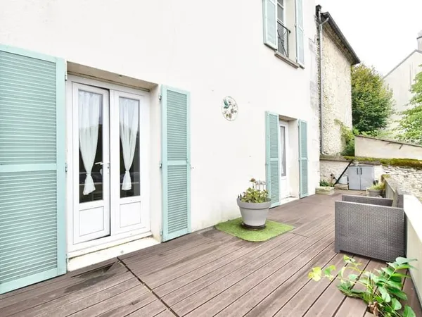 Centre Houdan, bel appartement 2 pièces avec terrasse