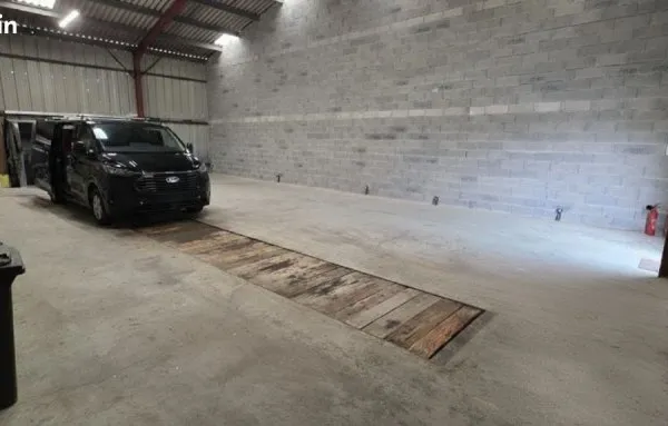 LOCAL DEPOT Entrepôt GARIDECH 150 m2 + 90m2 Parking