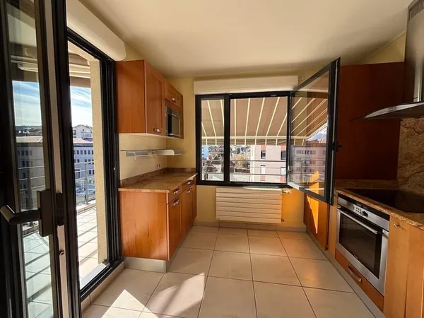 Appartement 4 pièces Annecy proche centre et galeries- en étage - Terrasse
