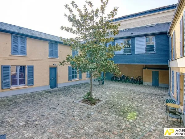 Versailles Mairie Appartement 'esprit maison' de 4 pièces 100 m² au sol avec box