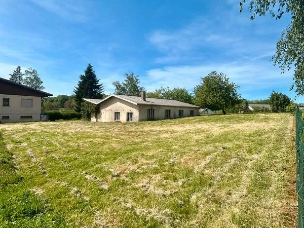 Terrain à bâtir de 1488m² entièrement plat + Hangar de 150m² + Verger