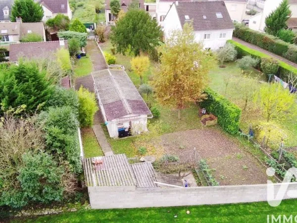 Terrain constructible 903 m²