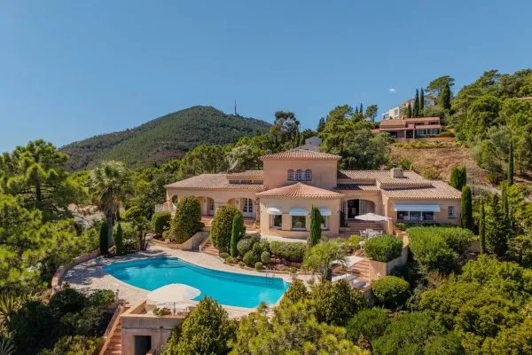 Villa luxueuse avec vue panoramique de rêve, rare !