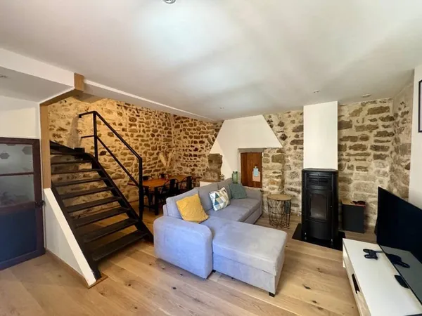 Maison de village rénovée avec goût en plein coeur de Mormoiron