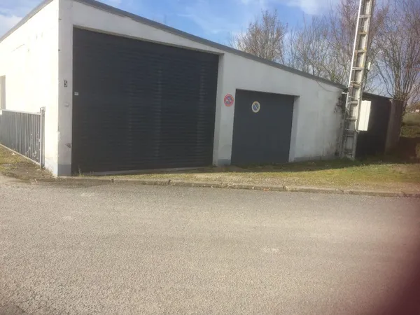 Loue local commercial - 110m²