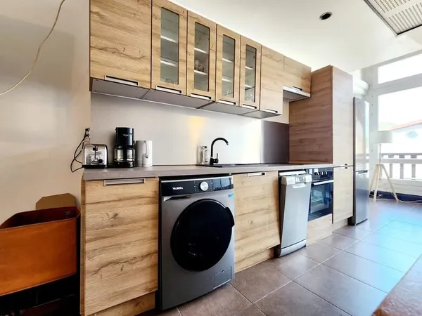 ENSEMBLE IMMOBILIER MIXTE À FORT POTENTIEL DE VALORISATION Proche Faubourg des Trois-Maisons - Rue d