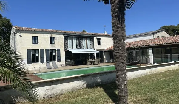 Maison 8 pièces 330 m²