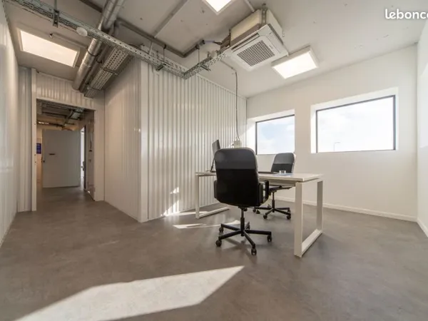 Locaux d'activités / Bureaux à louer à VÉLIZY