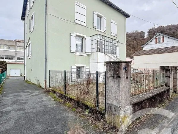 Bâtiment 302 m²