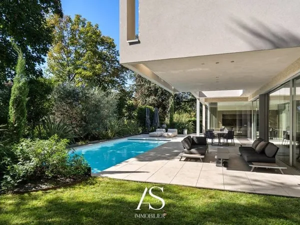 Maison 8 pièces 270 m²