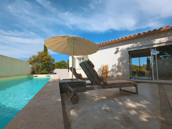 Villa 3 chambres avec piscine chauffée, à 5 minutes d'Uzès, vue panoramique époustouflante