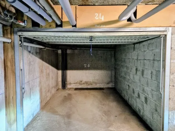Garage fermé en sous-sol sécurisé - 12 900