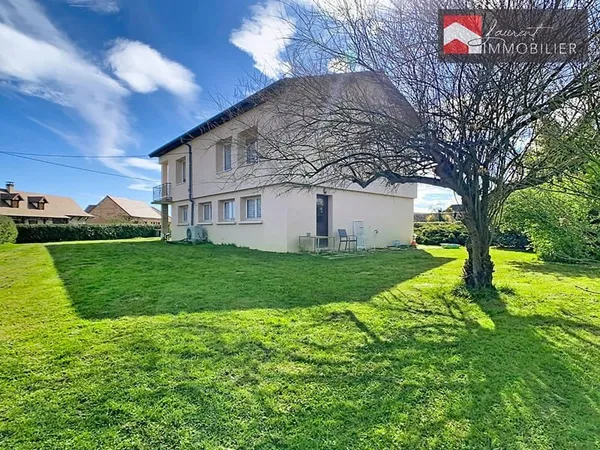 Maison familiale avec grand terrain à Saint-Étienne-en-Bresse