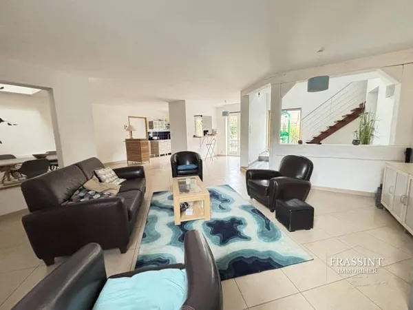 Maison 6 pièces 351 m²