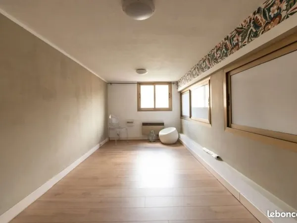Bureau et espace de travail Location Bastia 1p 15m² 450€