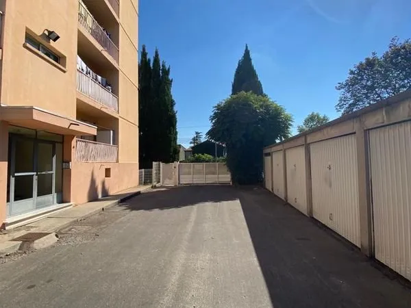 Garage 15 m2 sécurisé Nîmes Saint Césaire