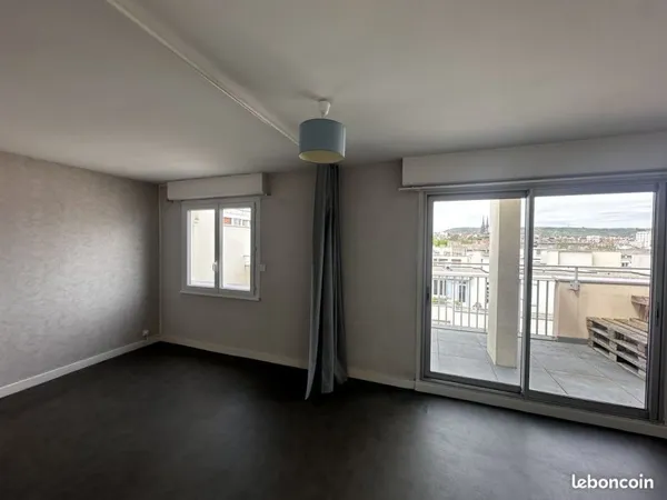 Appartement 45m2. Proche facs. Terrasse et parking