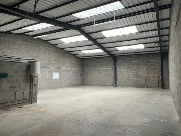 LOCAL D'ACTIVITE 250 m2 NANTES - LA CHAPELLE SUR ERDRE 44