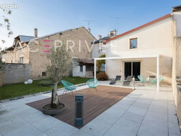 Maison 7 pièces 296 m²
