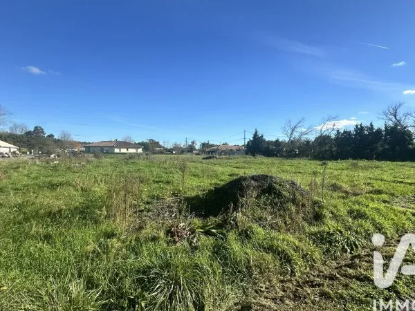 Terrain 830 m²