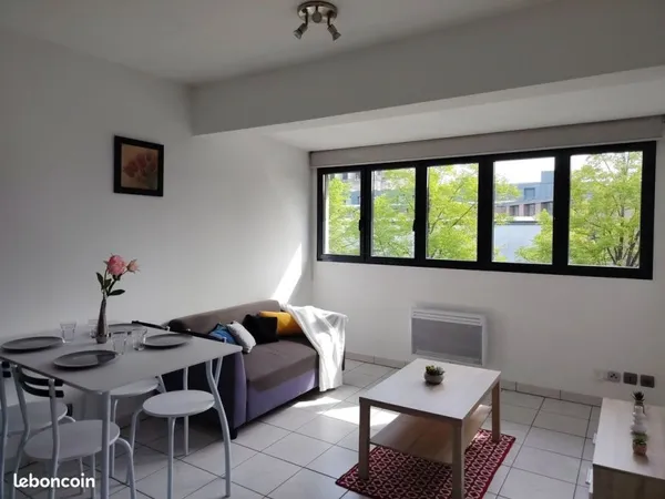 T2. Face à la Fac de droit. Meublé 33m²