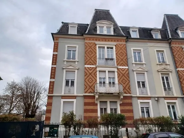 F4 dans une maison de maître