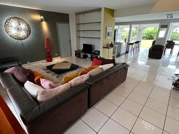 Dpt Guyane (973), à vendre KOUROU exceptionnelle maison bourgeoise, très bien située près du lac dia