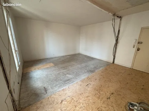 Particulier vend T1 / Studio 24 m2 à réhabiliter, Nantes hypercentre quartier Delorme
