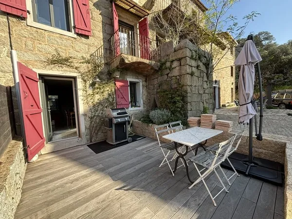 Maison de village tout en pierre, entierement rénovée et ed