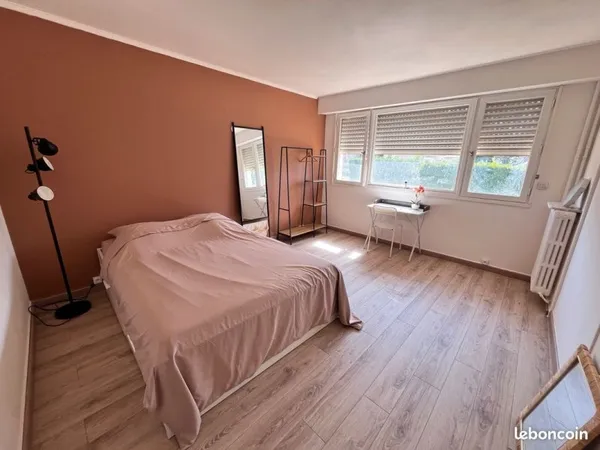 2 Grande chambre lumineuse 16 mètres carré disponible dans colocation neuve tout compris - centre-vi