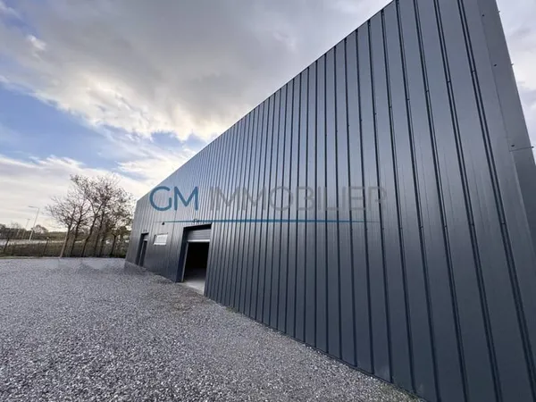 Local professionnel 630 m²