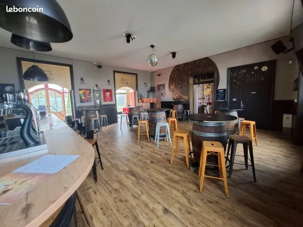 Bar ambiance / restaurant