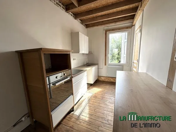 UNIEUX SECTEUR CALME - PROXIMITE CINEMA - F3 EN DUPLEX DE 7