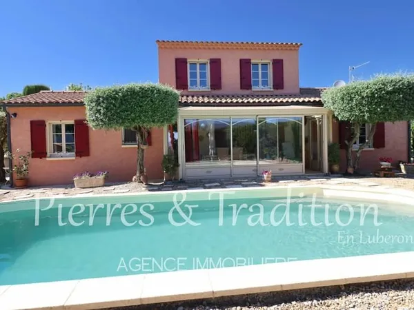 Luberon, belle maison à vendre avec piscine