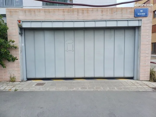 Location place de parking Caserne Mellinet / Saint Donatien. Stationnement couvert et sécurisé