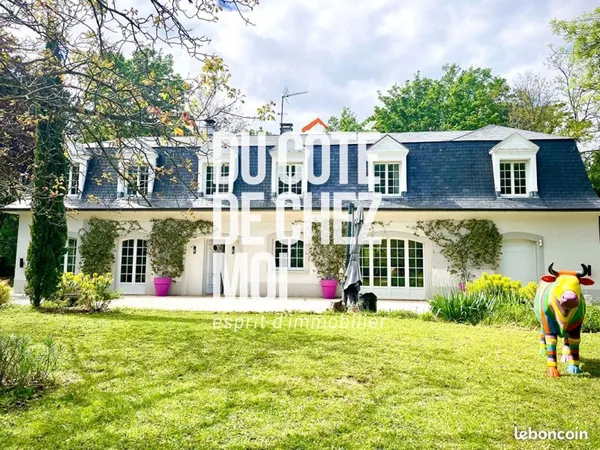 Propriété 7 pièces 244 m²