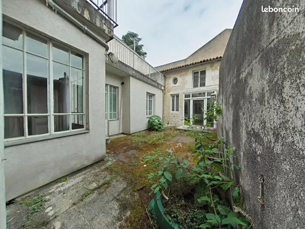 Bureaux 251 m²