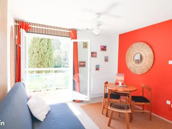 Studio Cabine 24m² exposé sud refait à neuf Bormes Les Mimosas dans le département du Var