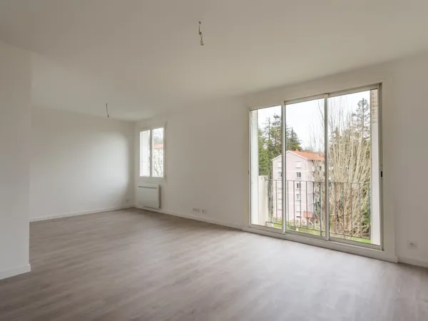 Vends appartement traversant au calme avec vue dégagée