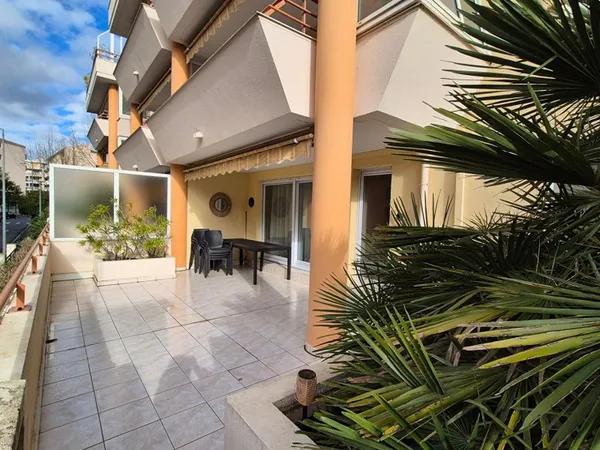 2 pièces meublées - Garage - Terrasse - Saint-Raphaël - Exclusivité NESTENN