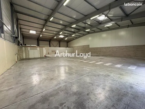 Local d'activité 730 m²