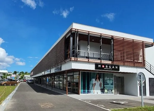 Local NEUF 1er étage ave ascenseur Immeuble Houelbourg Plaza