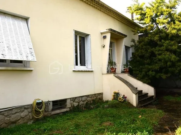 Maison de plain-pied 6 pièces 206 m²