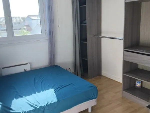 Chambre meublée dans colocation