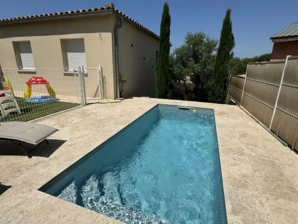 T4 AVEC PISCINE, GARAGE ET GRANDE DEPENDANCE